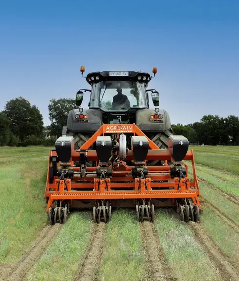Le combiné de semis monograine Rotawin d’Agrowin International sème le maïs, le tournesol ou le soja en twin-row. © Agrowin International