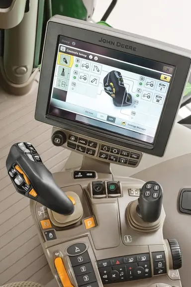 Le levier CommandPro de John Deere intègre onze boutons personnalisables, configurés depuis le terminal. © Visual Services-East Moline