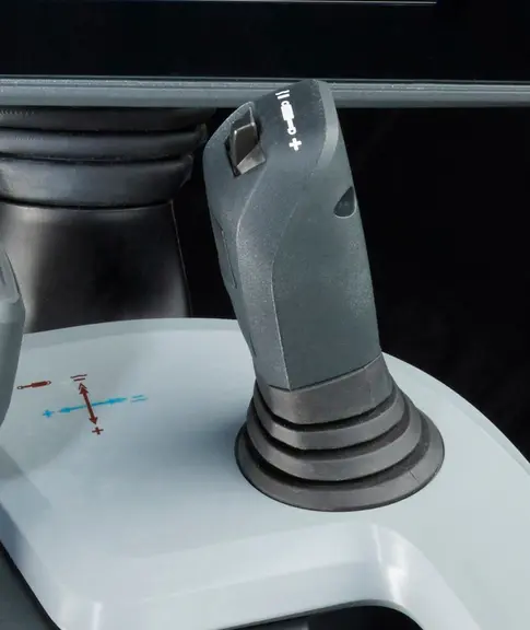 Le joystick hydraulique de l'accoudoir SmartTouch de Valtra est configurable pour les fonctions Isobus depuis le terminal. © Valtra