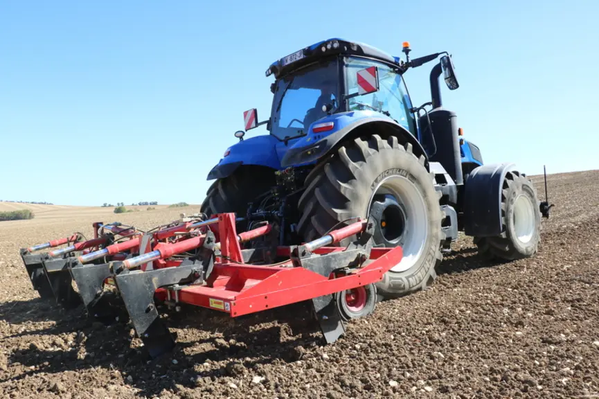 Essai du New Holland T8.380 Genesis avec le décompacteur © M. Portier