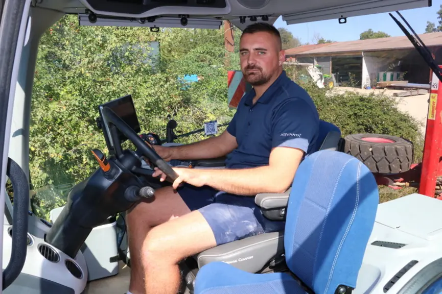 Le New Holland T8.380 Genesis dispose d'une cabine spacieuse © M. Portier