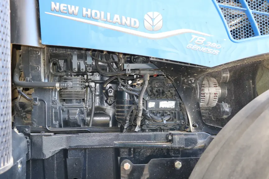Le New Holland T8.380 Genesis est facile à entretenir © M. Portier