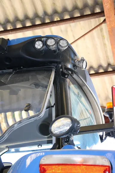 Le New Holland T8.380 Genesis est dotés de nombreux projecteurs à leds © M. Portier