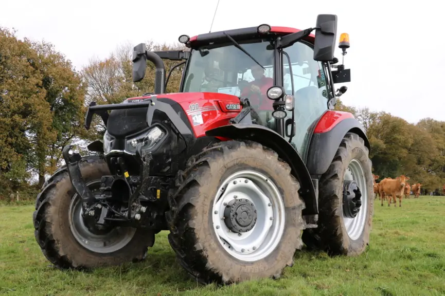 Le tracteur Case IH Vestrum 130 CVXDrive affiche une bonne polyvalence. © M. Portier