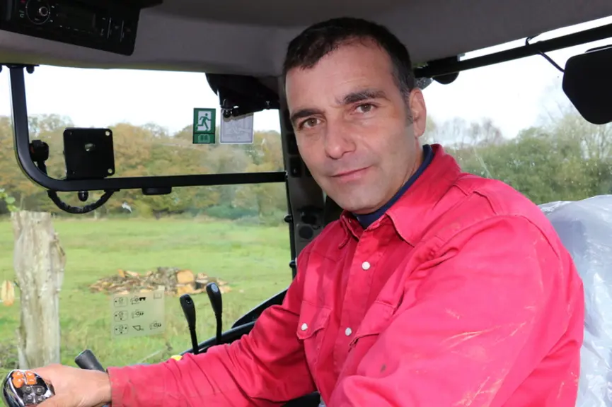 Yann Kastler, éleveur à Rostrenen dans les Côtes-d’Armor, a testé le tracteur Case IH Vestrum 130 CVXDrive. © M. Portier