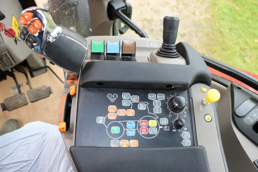 Le tracteur Case IH Vestrum 130 CVXDrive profite de commandes bien identifiées. © M. Portier