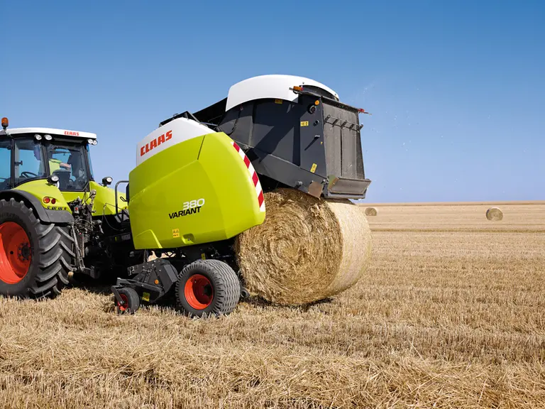 Au pressage de la paille, les filets sont plus sollicités du fait de la densité et des températures élevées. © Claas