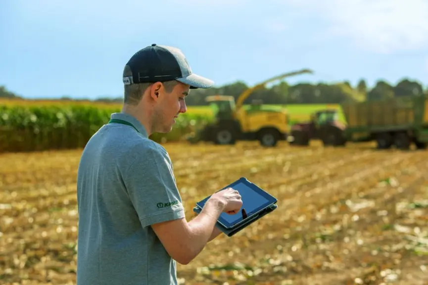 L'accès à distance aux données de l'ensileuse est gratuit pendant deux ans avec le Smart Telematics de Krone. © Krone