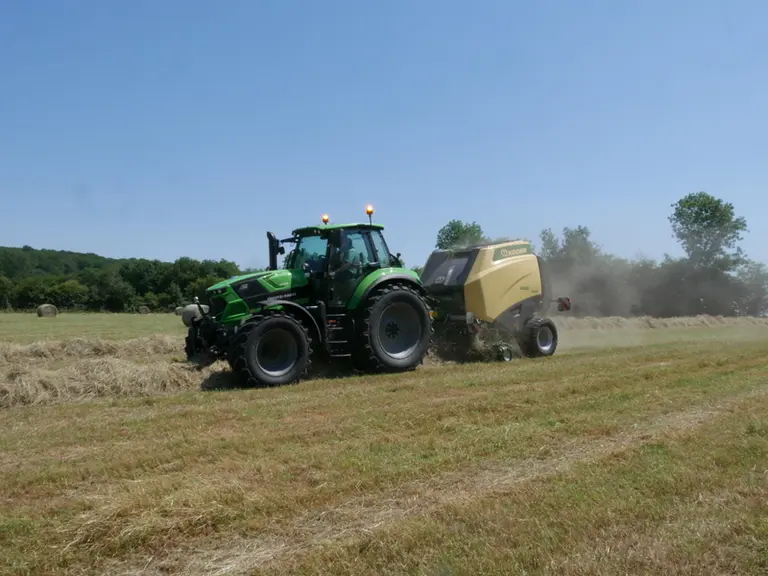 La presse à chambre variable Krone V 190 XC Plus est le premier modèle à courroies pour le constructeur allemand. © L. Vimond