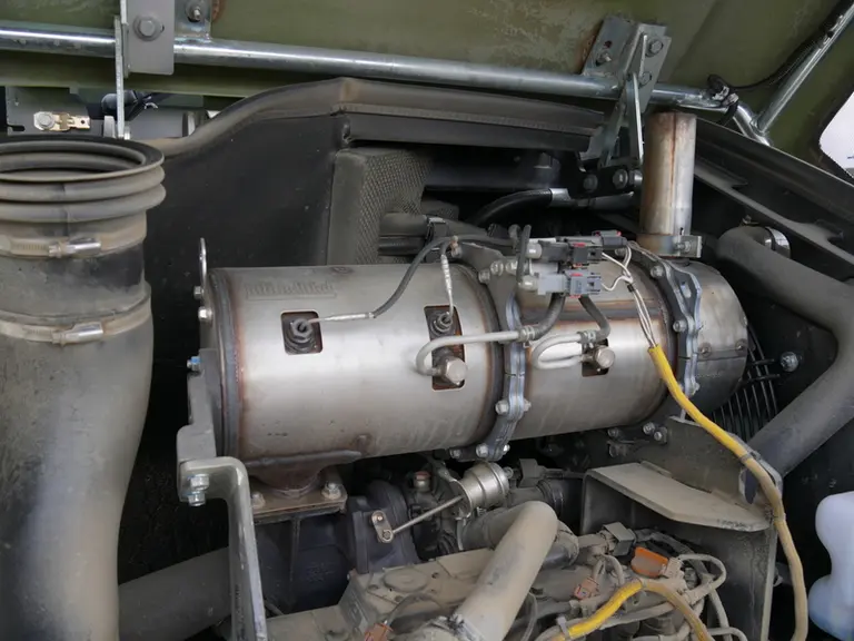 Le système de dépollution de la chargeuse Claas Torion 738 T Sinus se compose d’un catalyseur d’oxydation diesel et d’un filtre à particules.