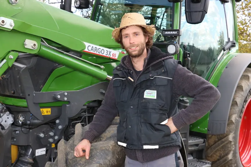 Florian Morel, éleveur dans les Côtes-d'Armor, a testé le tracteur Fendt 211 Vario pendant une semaine.