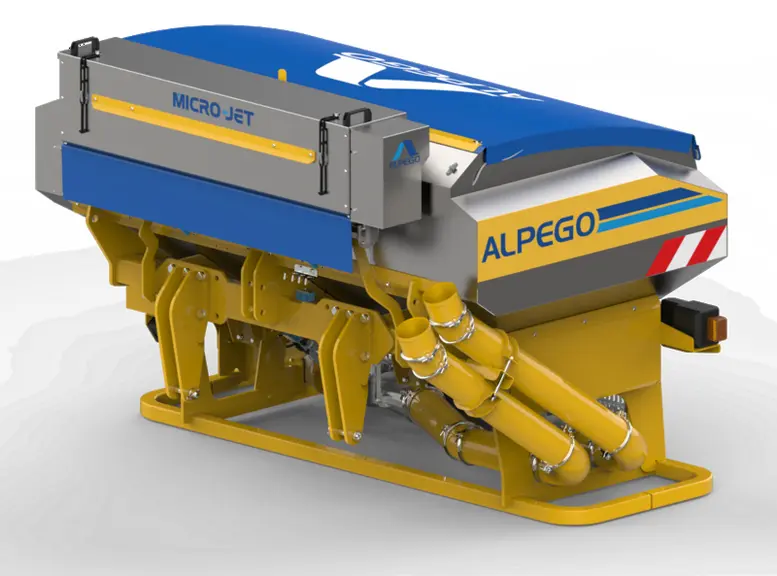 Avec la trémie Micro-Jet, la cuve frontale Alpego ASmaX est capable d'emporter jusqu'à trois produits différents.