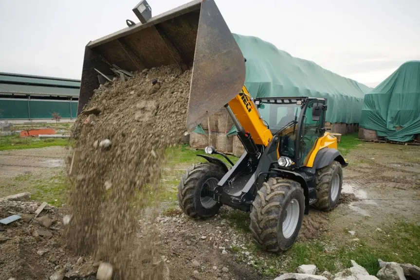La chargeuse articulée à bras télescopique Dieci Agri-Pivot T70 est équipée d'un circuit hydraulique délivrant 117 l/min.