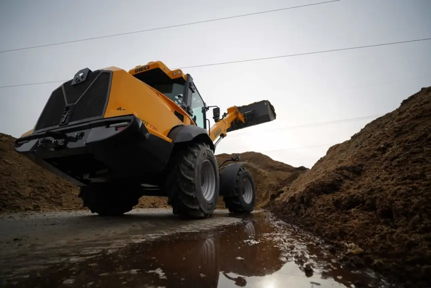 La chargeuse articulée à bras télescopique Dieci Agri-Pivot T70 présente une garde au sol de 385 mm.