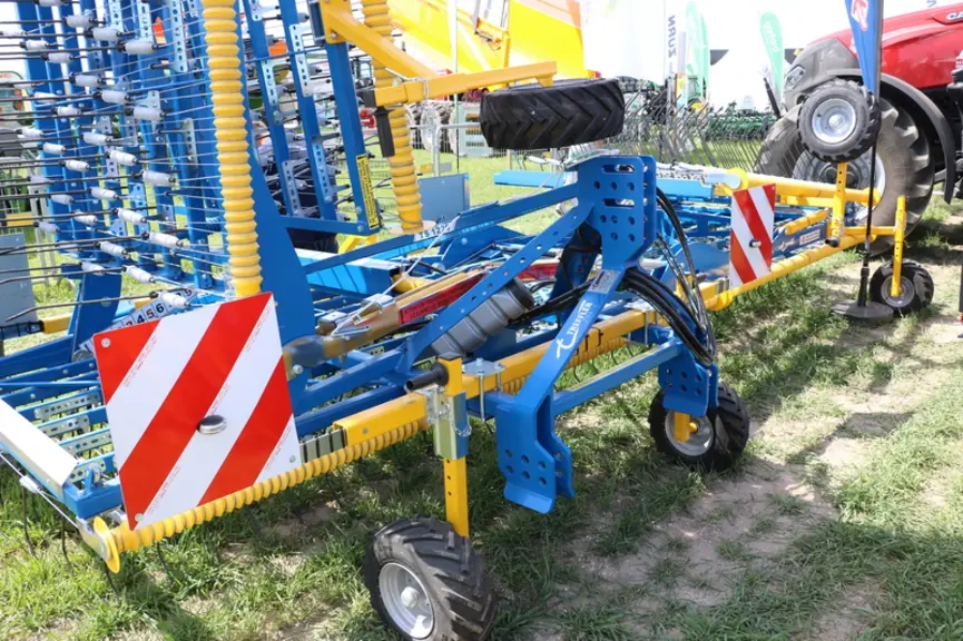 La herse étrille portée Treffler TS.