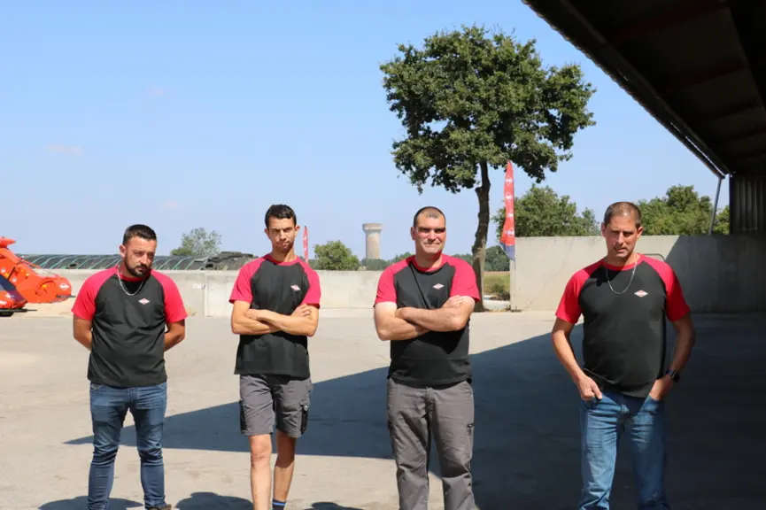 Les quatre associés du Gaec de la Corderie en Vendée utilisent la mélangeuse automotrice Kuhn Aura depuis juin 2021.