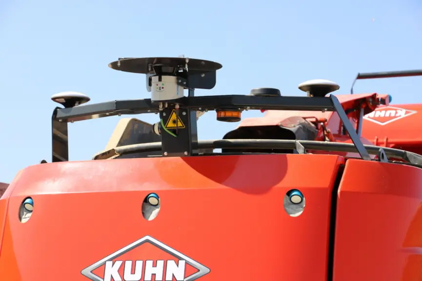 La mélangeuse automotrice autonome Aura est dotée de deux récepteurs GPS avec correction RTK et de plusieurs capteurs : Lidar, ultrasons...