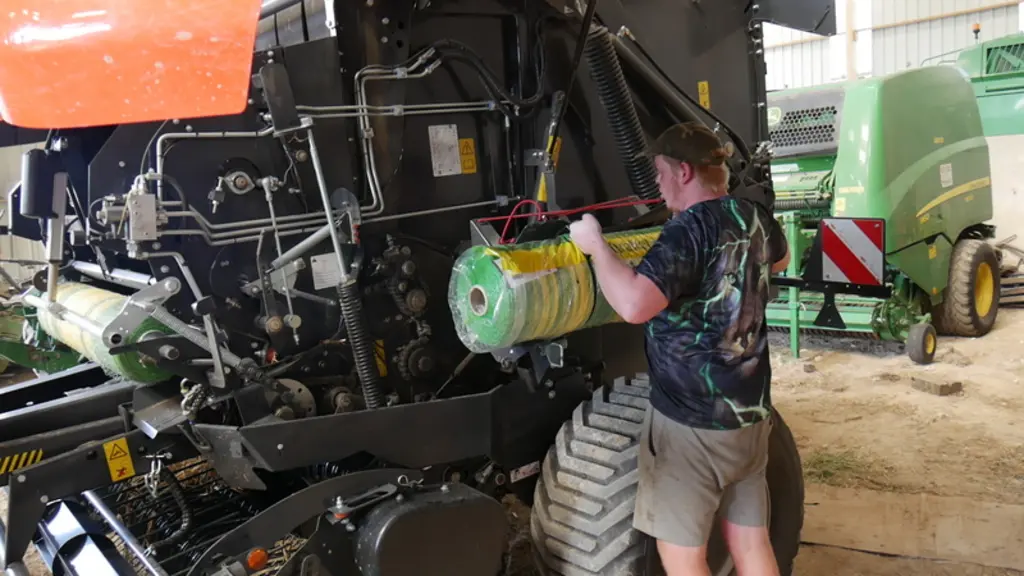 Les réserves de filet sont assez hautes sur la presse à balles rondes Kubota BV 5200 Plus.