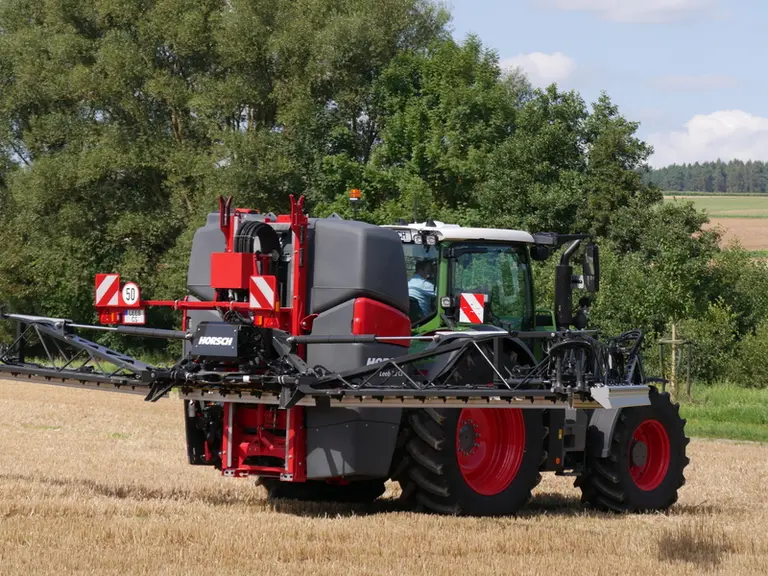 Le pulvérisateur porté Horsch Leeb CS est disponible en 1 400, 1 800 et 2 200 litres.
