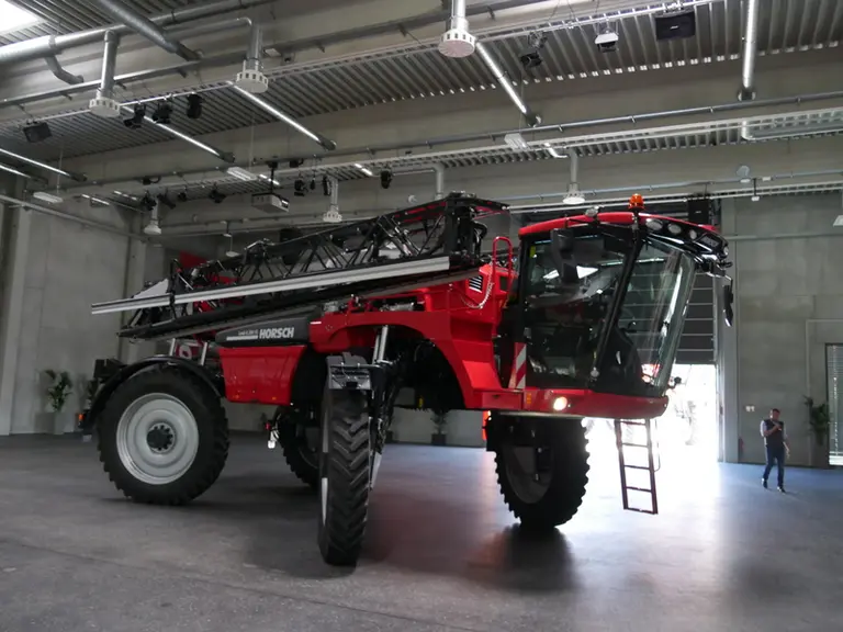 Le pulvérisateur automoteur Horsch Leeb VL affiche une voie maximale de 4 mètres.