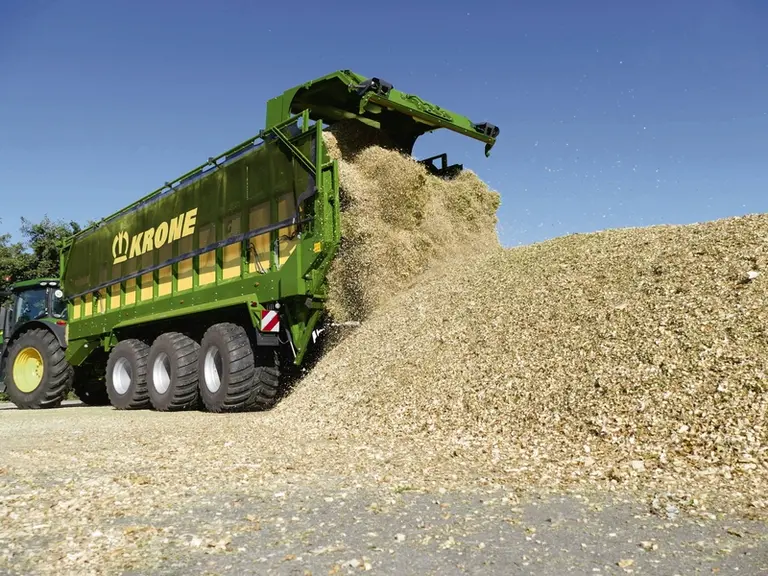 La remorque à déchargement à plat GX de Krone offre un volume de 52 m3