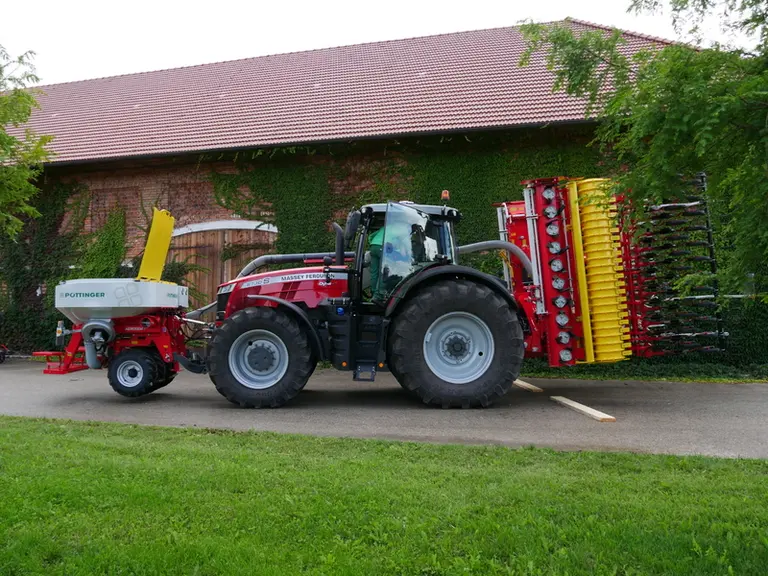 La nouvelle rampe de semis Aerosem 6002 FDD se combine à la nouvelle herse rotative Lion 6002 C