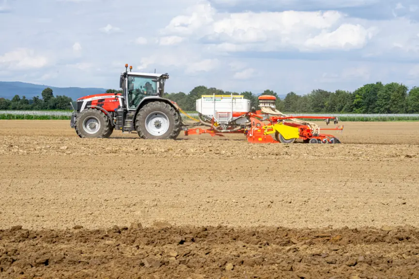 Le semoir Aerosem VT ne nécessite que 180 ch de puissance de tracteur.