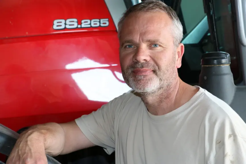 Stéphane Prochasson a testé pendant une semaine le tracteur Massey Ferguson MF 8S.265