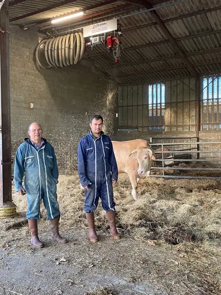 Éric et Alex Hontang ont participé pendant deux ans à la mise au point du système de paillage automatisé Sentinel de Dussau distribution.