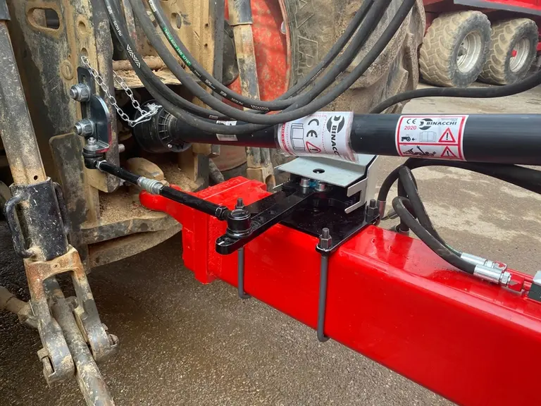 L'essieu directeur forcé Hydroforce de La Campagne fonctionne sans barre de liaison ni vérin entre le tracteur et la remorque.