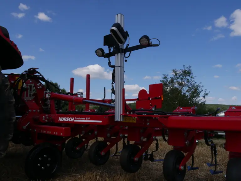 Les bineuses Transformer VF peuvent être équipées d'un système de guidage utilisant deux caméras.