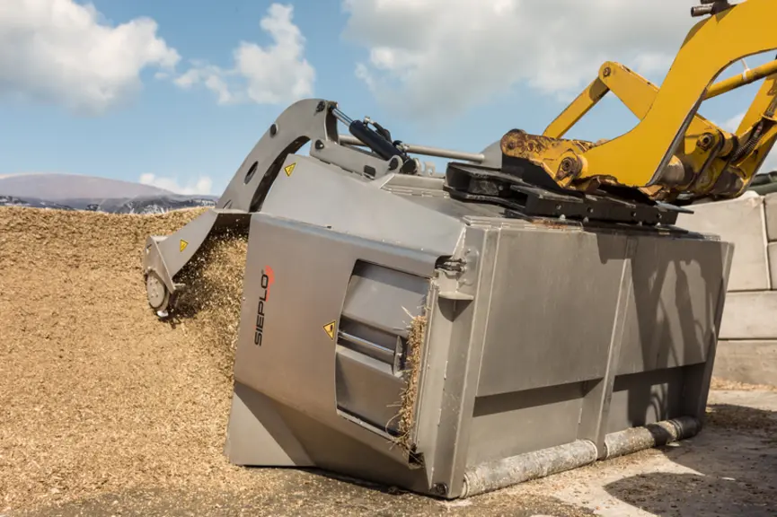 Le godet désileur-mélangeur Sieplo est doté de deux vis verticales de mélange pour les modèles de 2200 à 4075 litres de capacité.