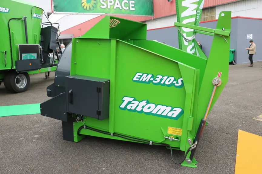 La pailleuse Tatoma EM-310-S profite de points de graissage regroupés et d'accès aux organes mécaniques plus aisés.