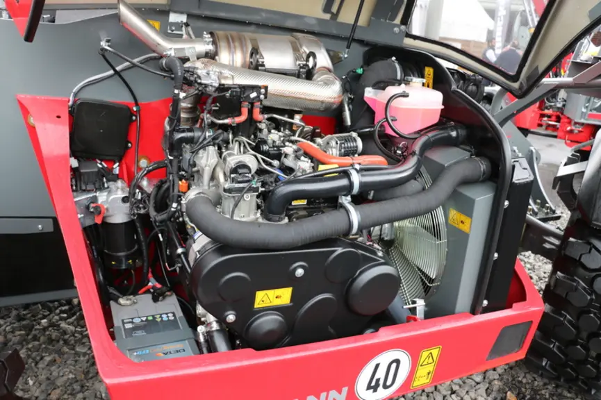 Le chargeur télescopique Weidemann T7 est motorisé par un 4 cylindres Perkins de 102 à 136 ch