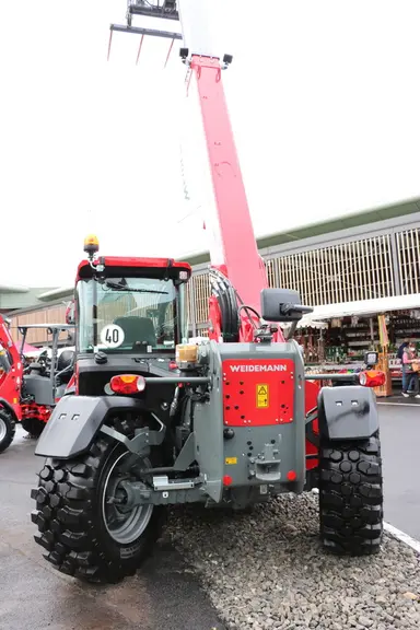 Le chargeur télescopique Weidemann T7 offre une capacité de remorquage de 16 t