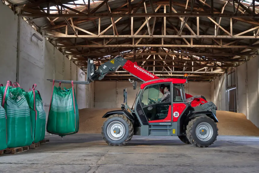 Le chargeur télescopique Weidemann T7 préserve des dimensions compactes comme une hauteur de 2,42 m