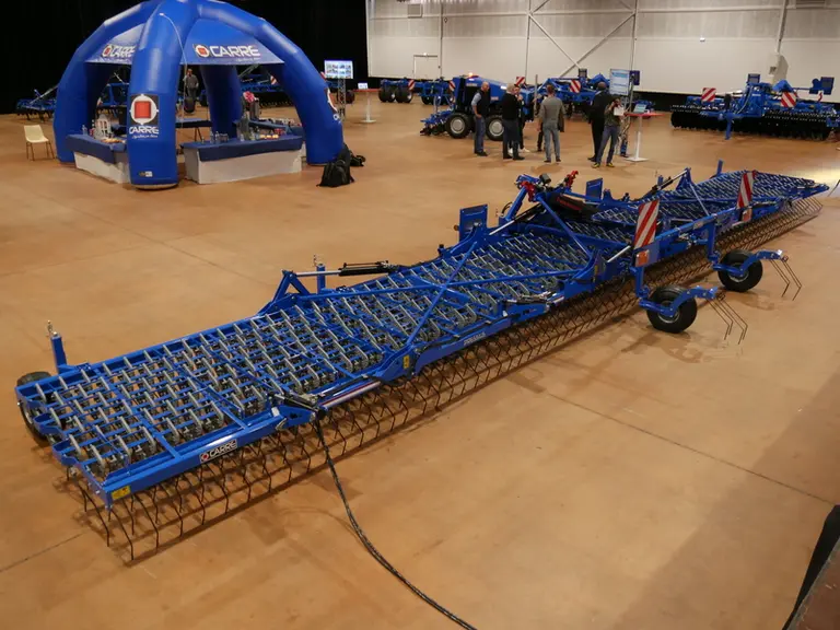La herse étrille Pressius de Carré de 12,20 mètres de large se compose de 5 éléments.