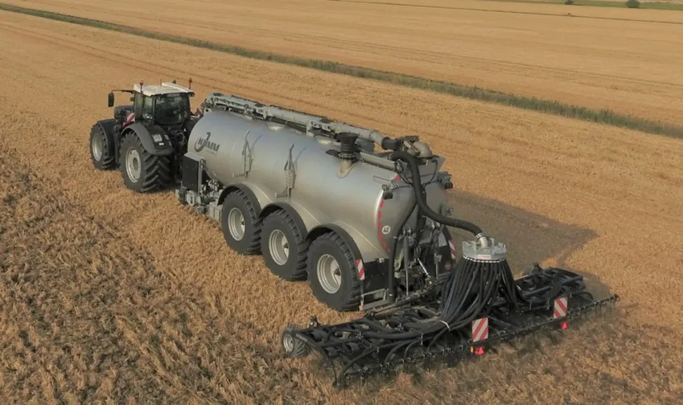 Les tonnes à lisier à trois essieux Kumm Technik se déclinent en 22, 25, 28 et 31 mètres cubes.