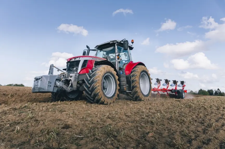 Le tracteur Massey Ferguson MF 7S.210 est doté d'une transmission à variation continue Dyna-VT.