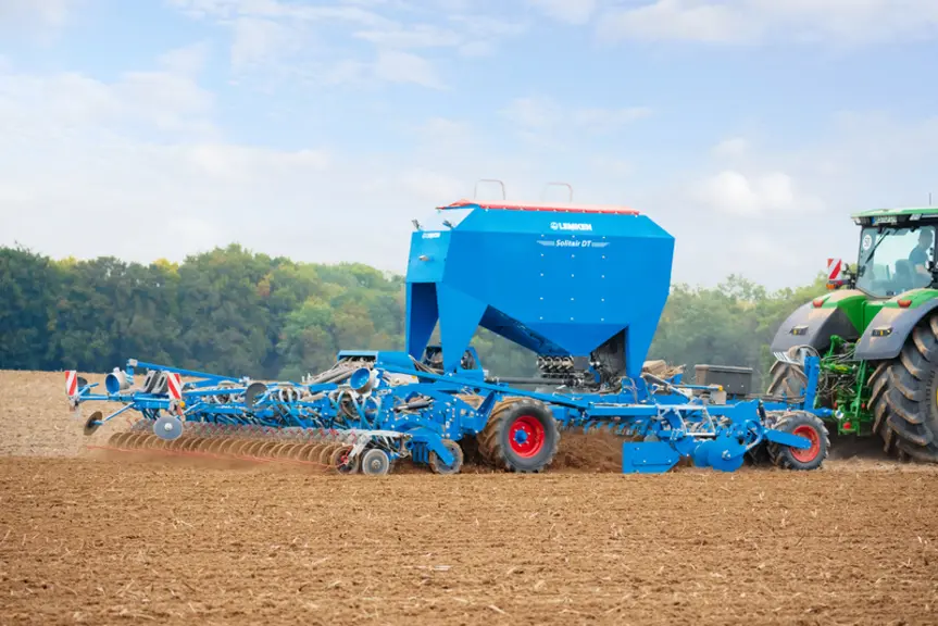 Le semoir Solitair DT de Lemken est disponible en deux versions de trémie : simple ou à deux compartiments.