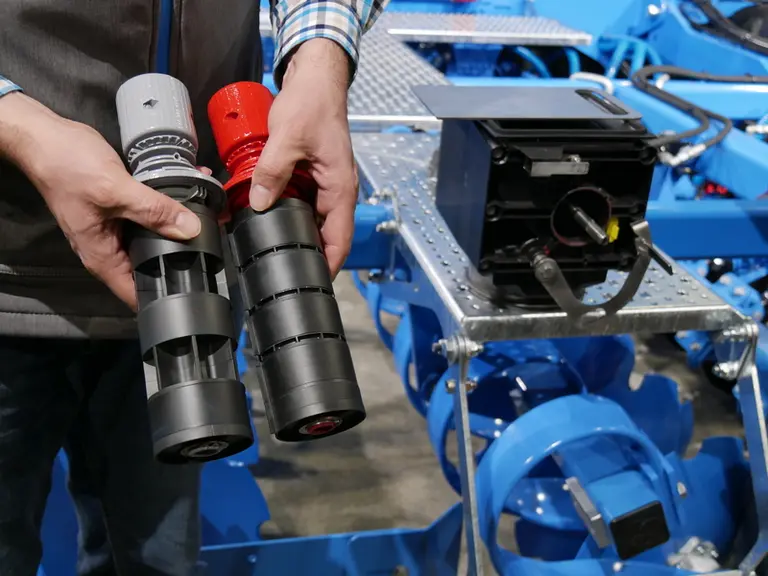 Le semoir Solitair DT de Lemken dispose de cylindres doseurs interchangeables pour le réglage du débit.