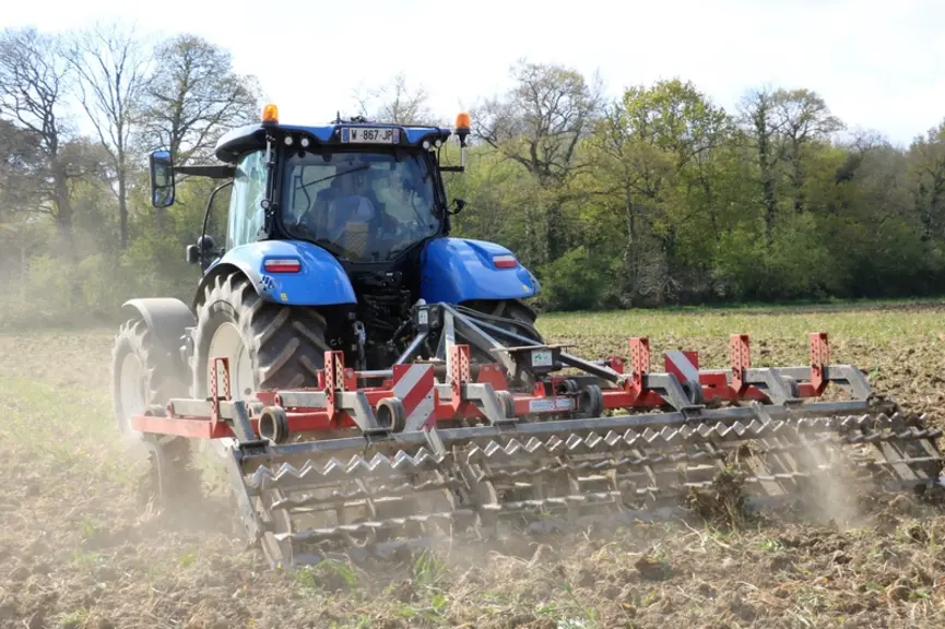 Le tracteur New Holland T6.160 Dynamic Command est équipé d'une transmission semi-powershift à double embrayage.