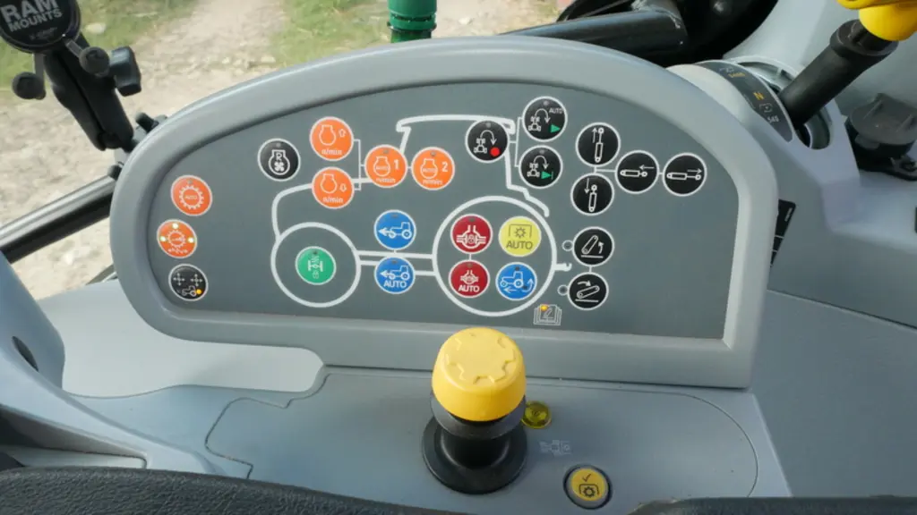 Le panneau de commandes sur l'accoudoir du tracteur New Holland T6.160 Dynamic Command