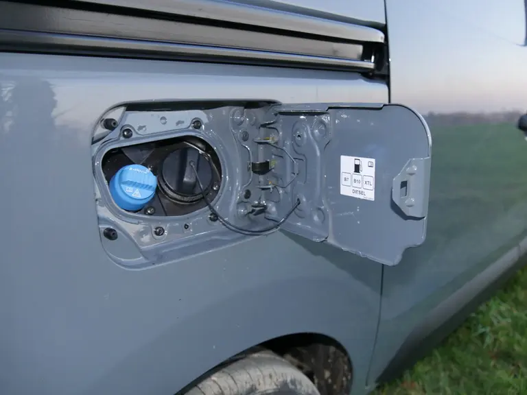 Le Renault Express Van possède un réservoir à carburant de 50 litres (+ 17 l d'AdBlue sur les versions diesel).