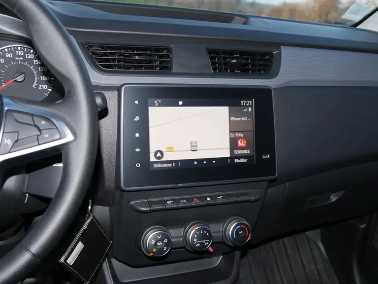 Le Renault Express Van accueille en option un écran tactile de 8 pouces disponible avec ou sans navigation par GPS.