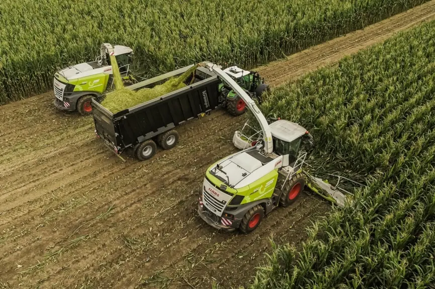 L'AS 750 est le premier modèle de la gamme de remorques à fond poussant RamBoby de Krampe.