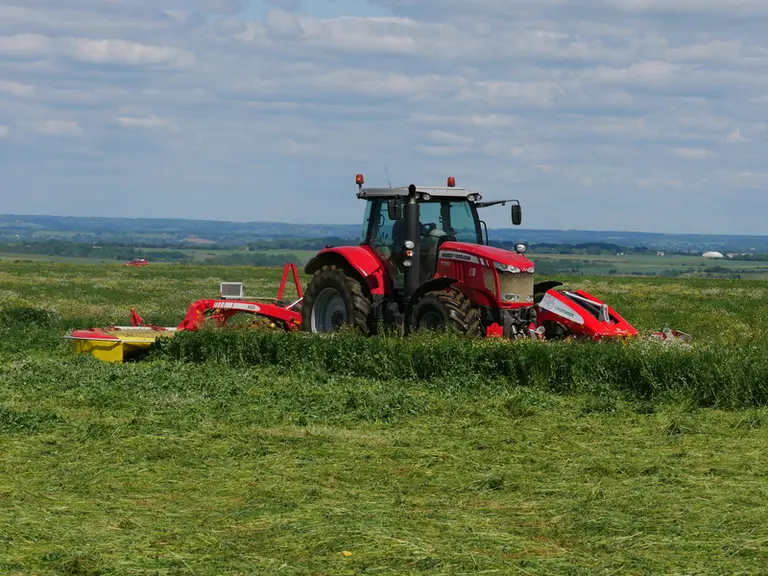Combiné Pöttinger Novacat A10 Crossflow - "Il fauche et andaine sans demander beaucoup de puissance"
