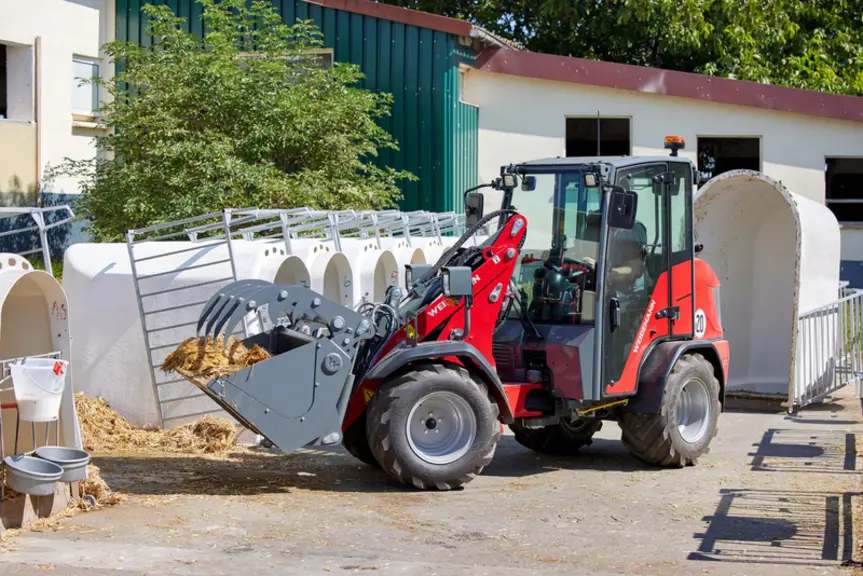 Le valet de ferme Hoftrac 1260LP de Weidemann accueille une nouvelle transmission hydrostatique.