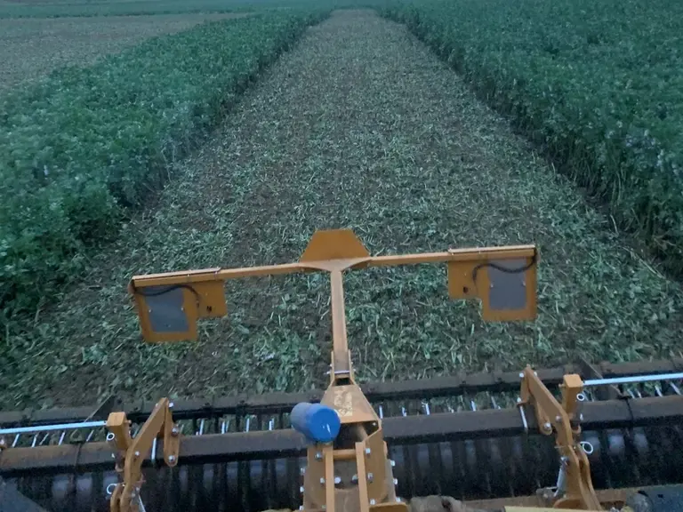 La fraise rotative Alpego Poker 500 réalise un hachage fin qui favorise la décomposition de la matière organique.