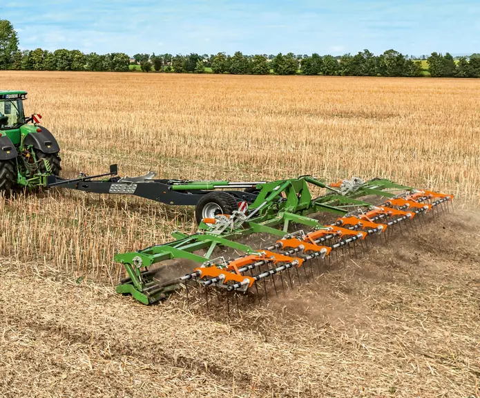 Le déchaumeur TopCut 12000-2  d'Amazone dispose de trois ensembles d'outils.